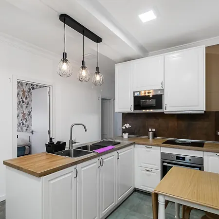 Πανσιόν Urban Nest *